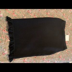 Cozy black fitted skirt with ruffles